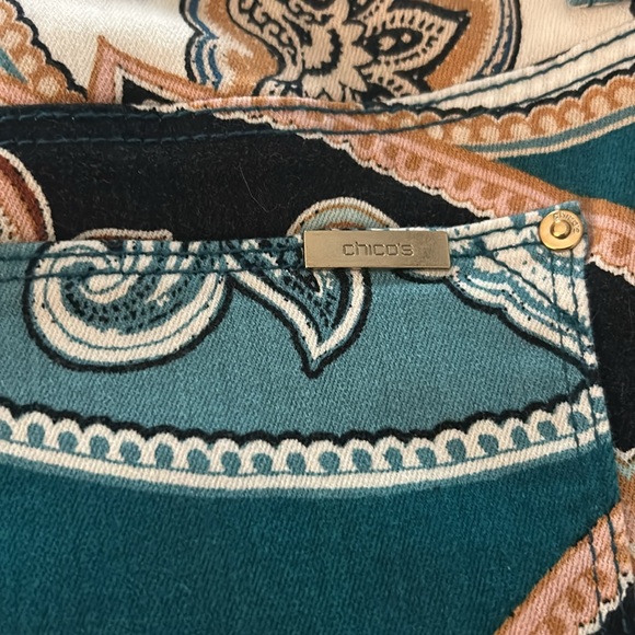 Women Chico’s so slimming pants front and back pockets - Picture 5 of 6